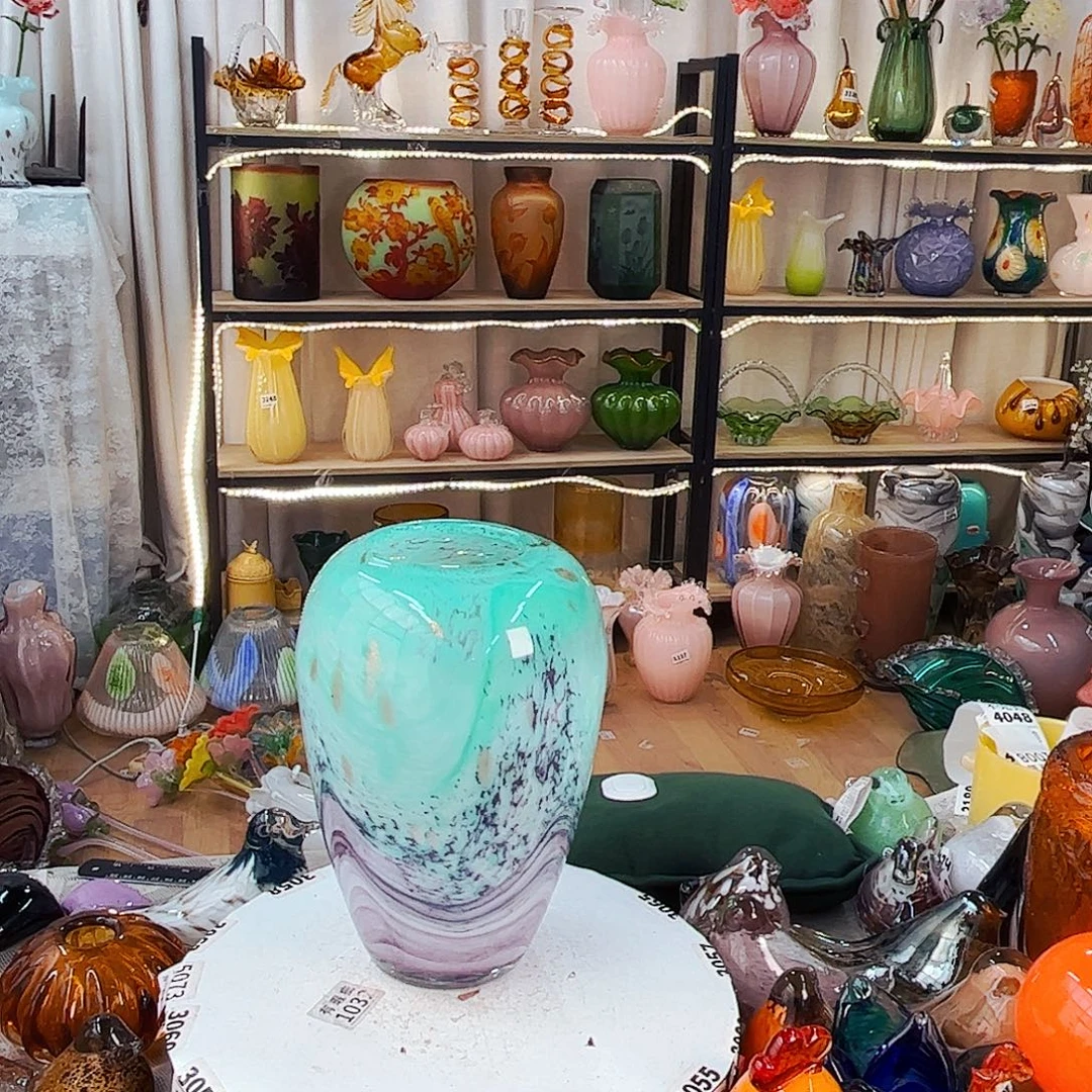 瓶高26厘米家悦琉璃工艺品