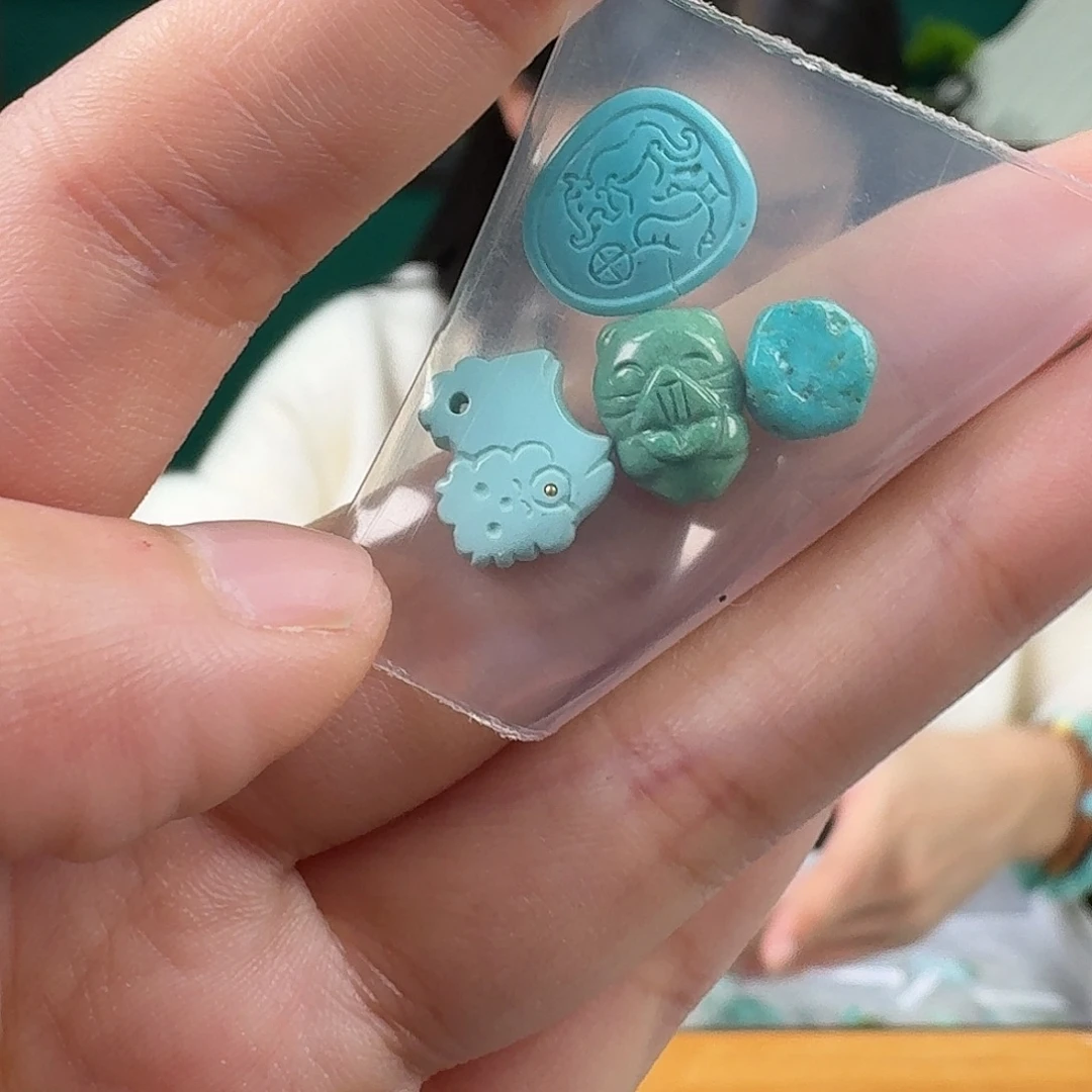 绿松石未镶嵌珠宝奇石