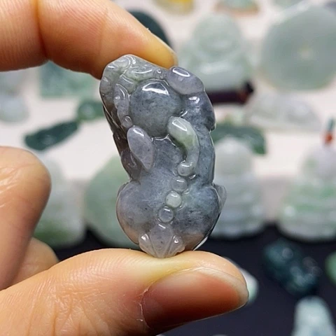 翡翠颈饰未镶嵌吊坠
