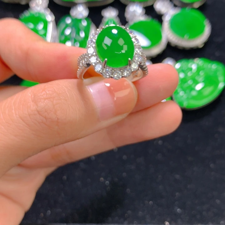 翡翠银S925镶嵌戒指一个