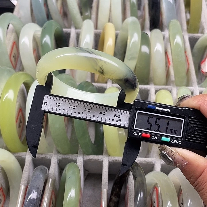 蛇纹石玉未镶嵌手镯36