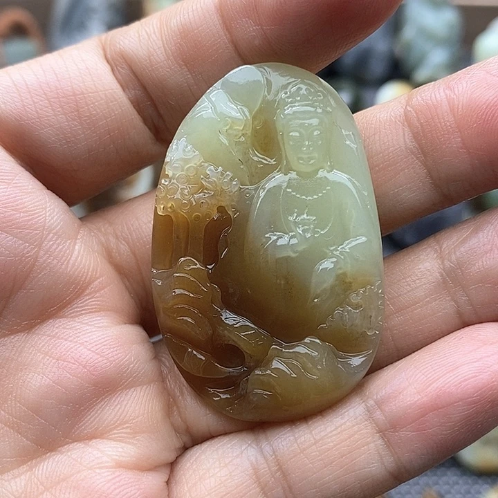 颈饰未镶嵌和田玉（糖玉）