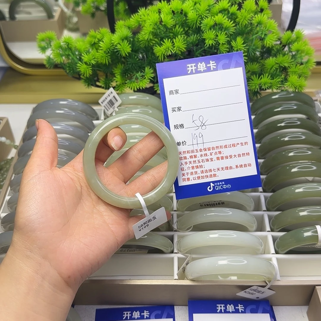 和田玉未镶嵌手镯