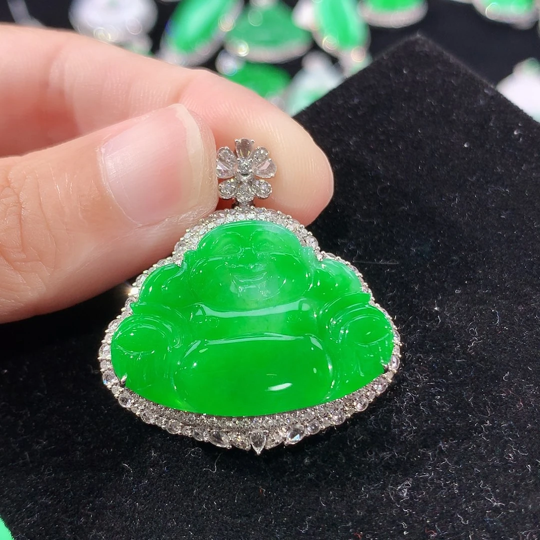 翡翠18K金镶嵌颈饰