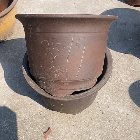中国宜兴紫砂花盆,