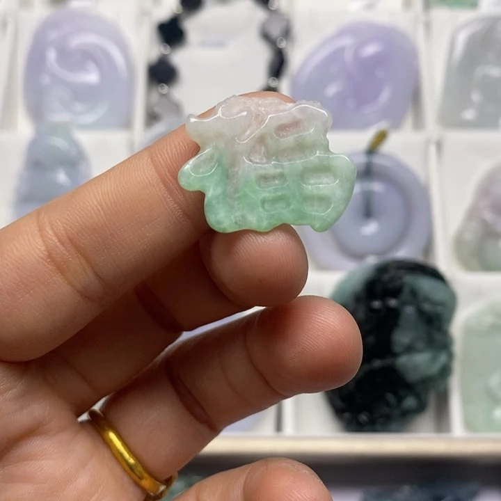 翡翠未镶嵌颈饰翡翠