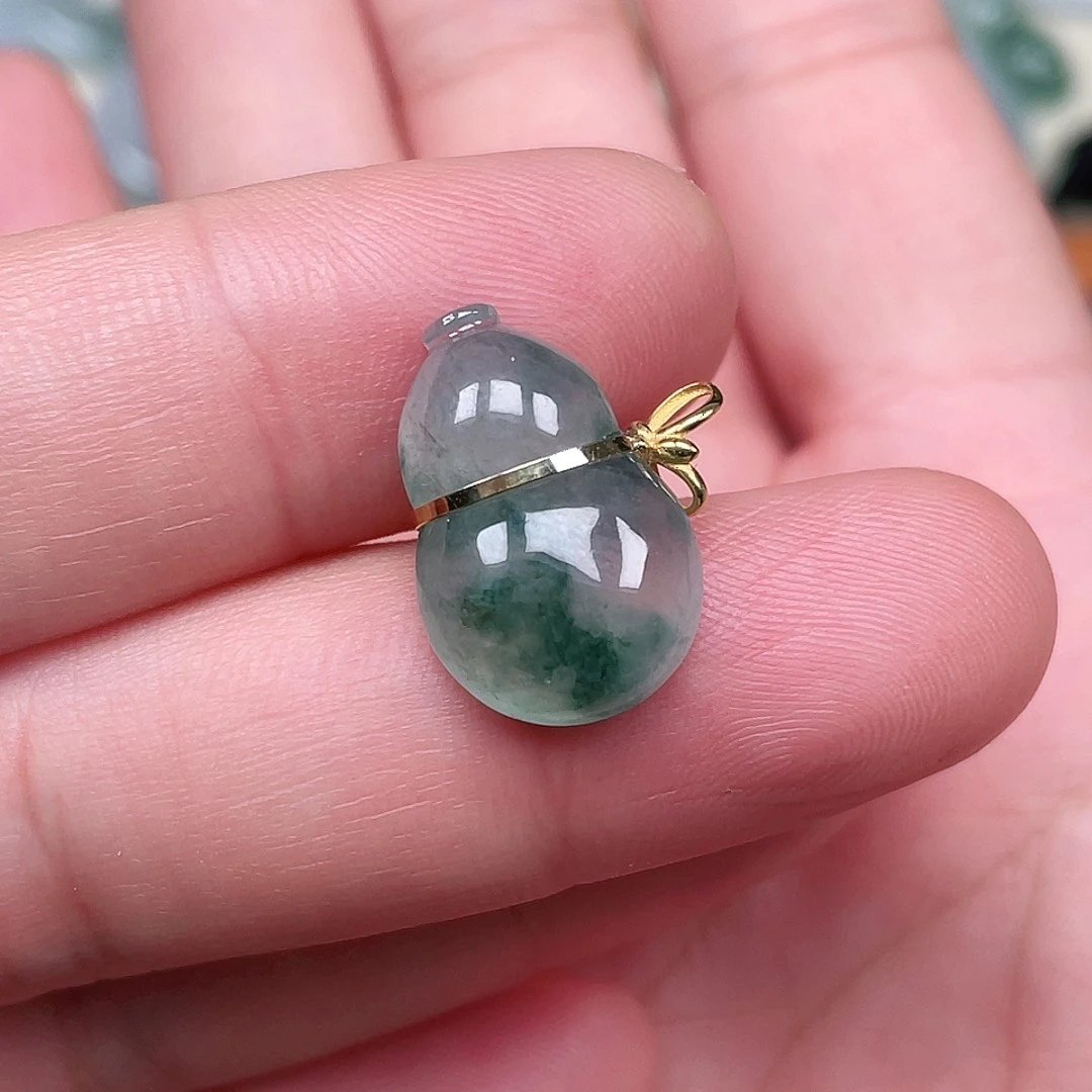 翡翠未镶嵌颈饰葫芦