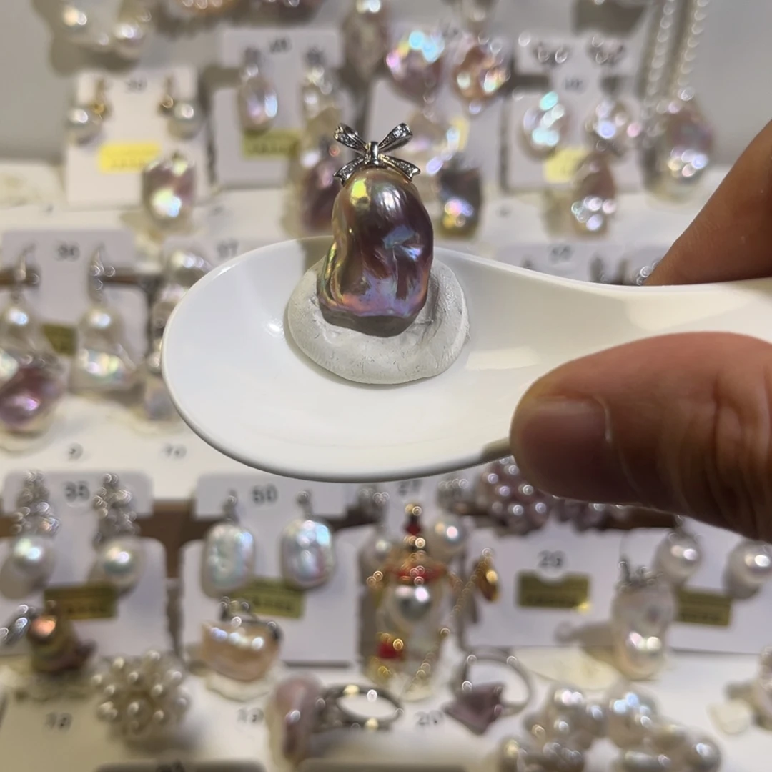 无非金属炫彩吊坠