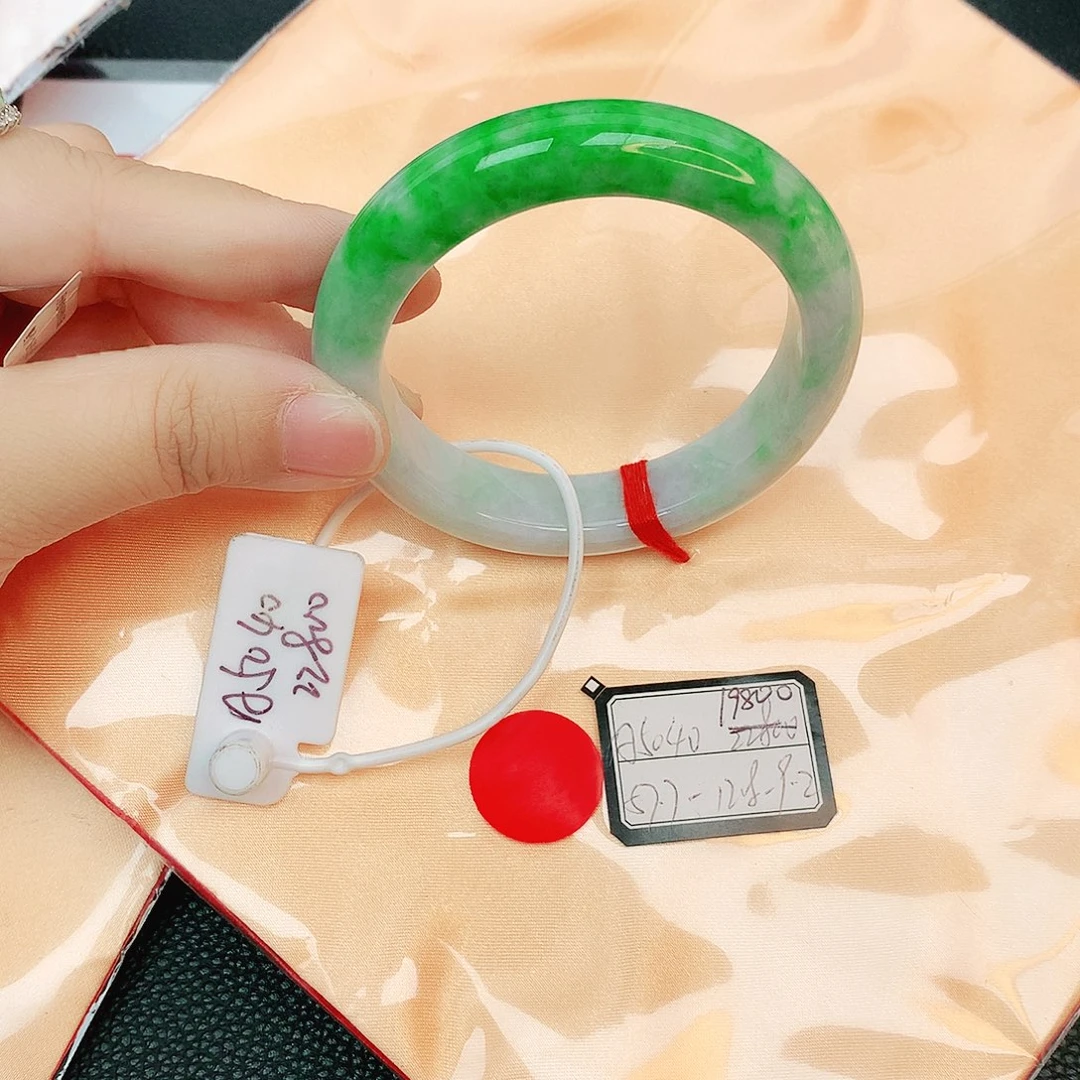 翡翠手镯未镶嵌缅甸翡翠