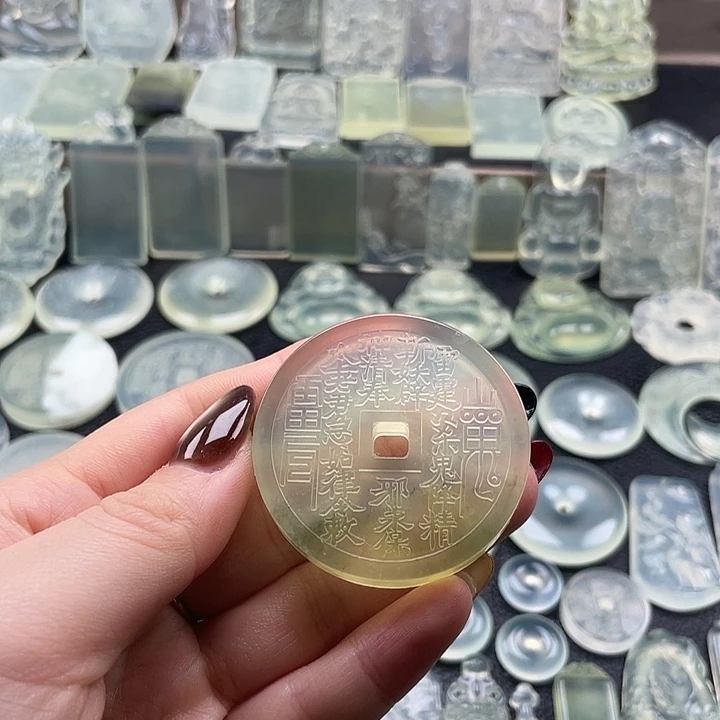 岫玉未镶嵌颈饰山鬼