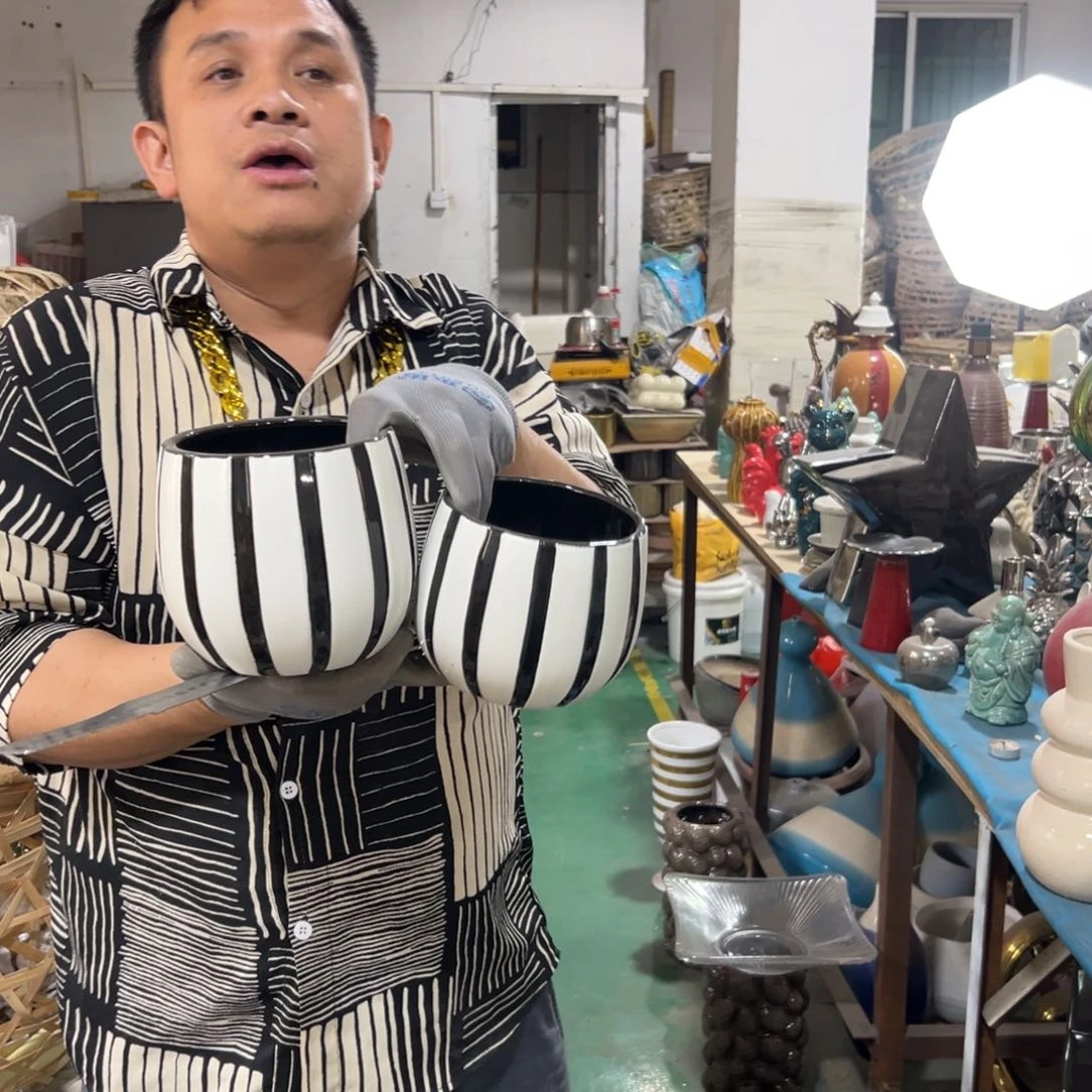 摆件44 号高中低温陶瓷瓶（部分微瑕）