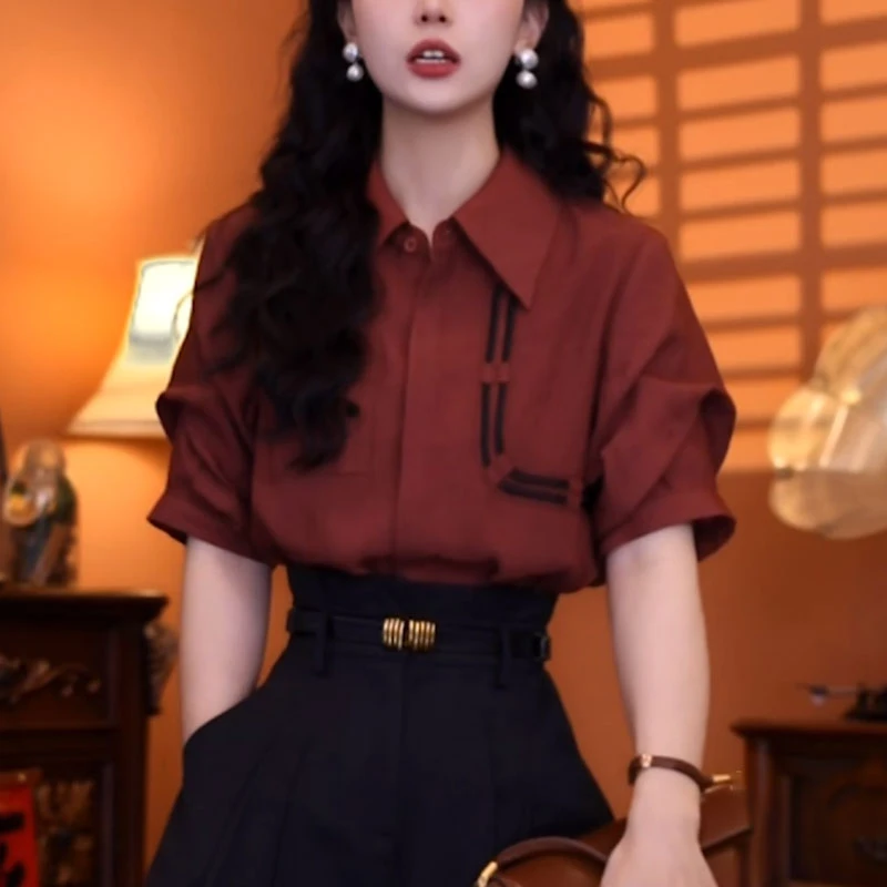 红色翻领短袖衬衫女士2025夏季宽松型时尚减龄遮肉高级感气质上衣