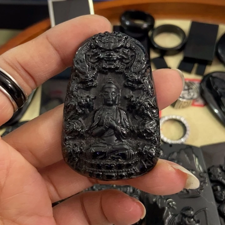 翡翠颈饰未镶嵌满*墨翠大日如来