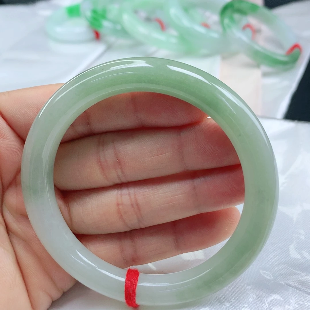 翡翠手镯（圆镯）未镶嵌58+满绿翡翠圆条手镯