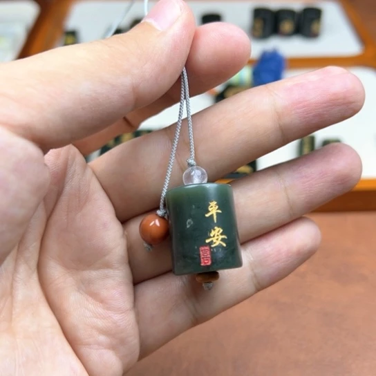颈饰未镶嵌和田玉（糖玉）