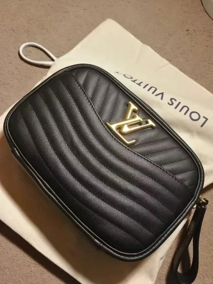 95新 LouisVuitton/路易威登 Lv wave相机黑金斜挎包/优品