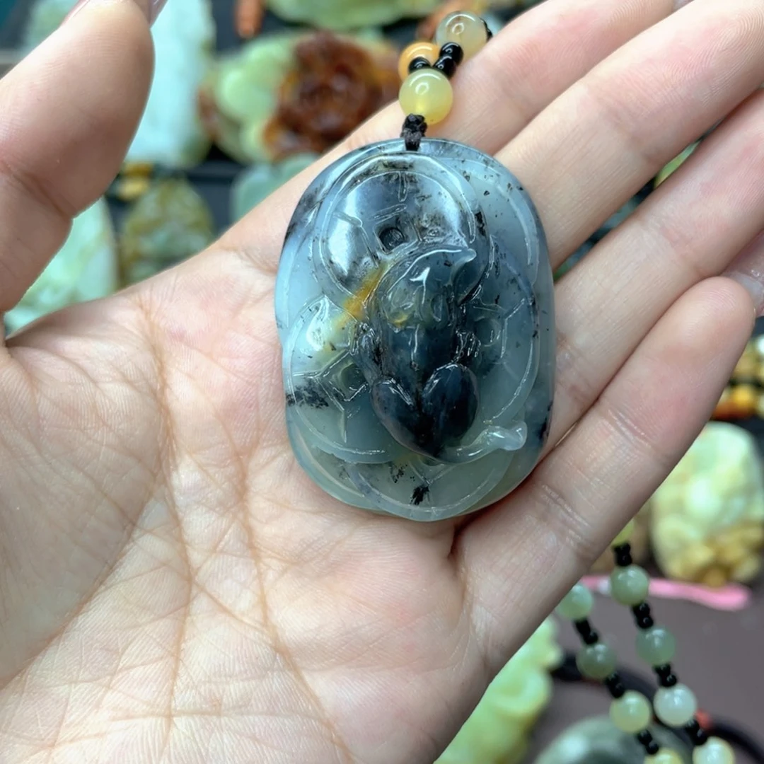 蛇纹石玉颈饰未镶嵌