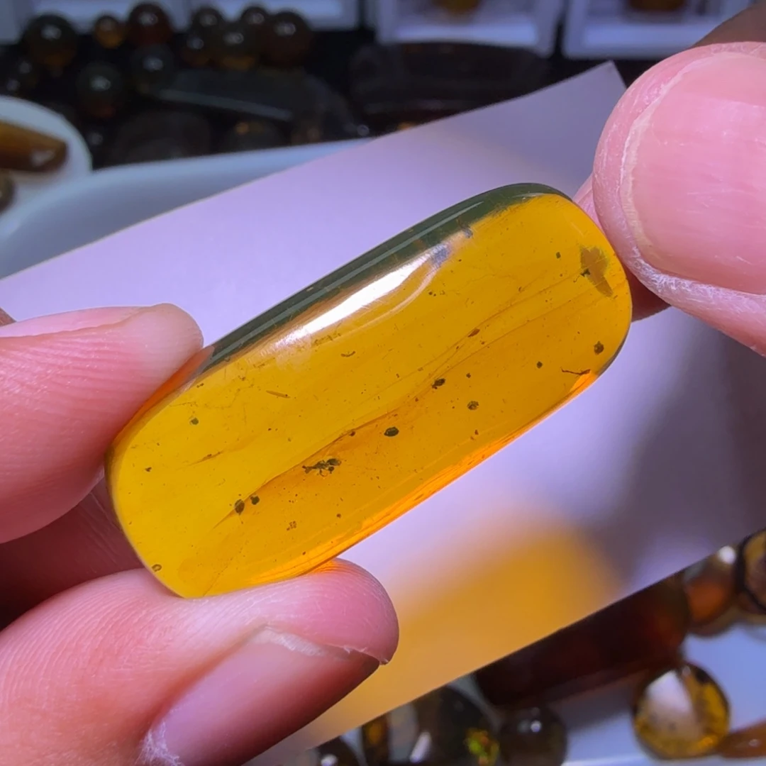 德***)琥珀未镶嵌裸石，，，