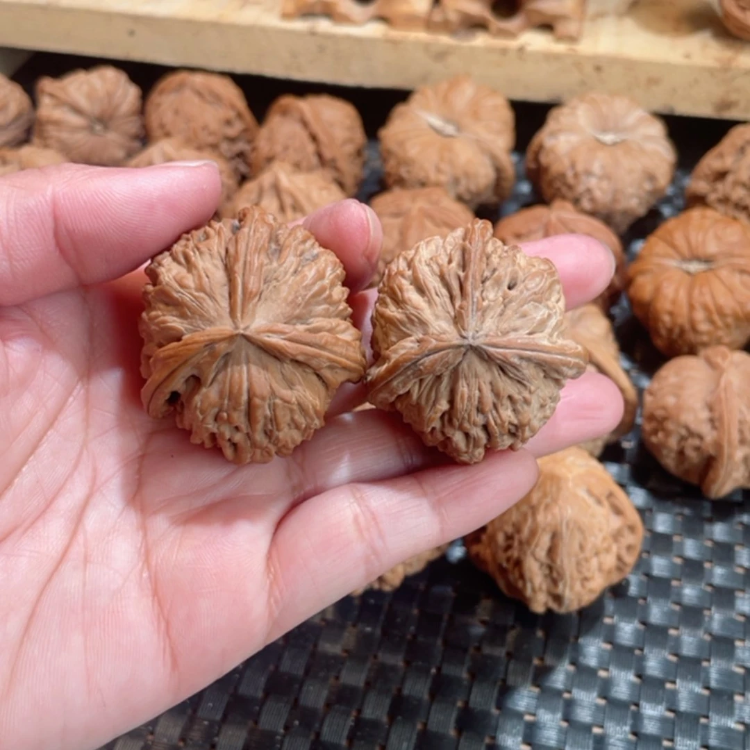 【闪购商品】桃核吊坠碳***兽文玩核桃