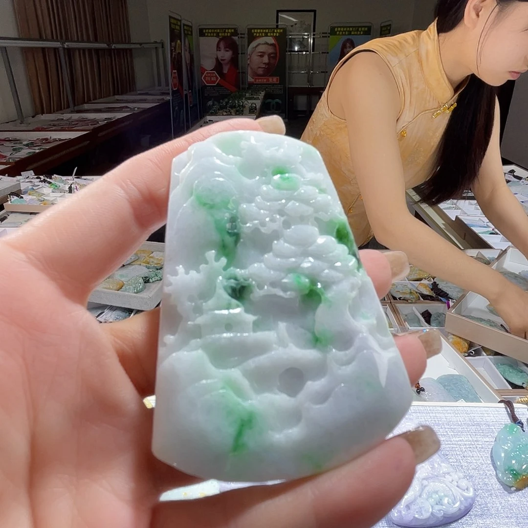 翡翠未镶嵌颈饰一