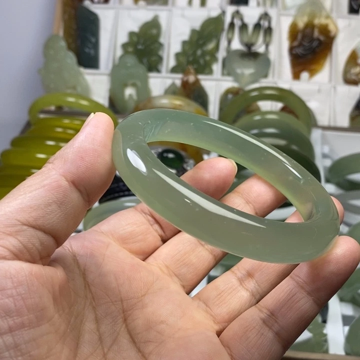 蛇纹石玉手镯未镶嵌