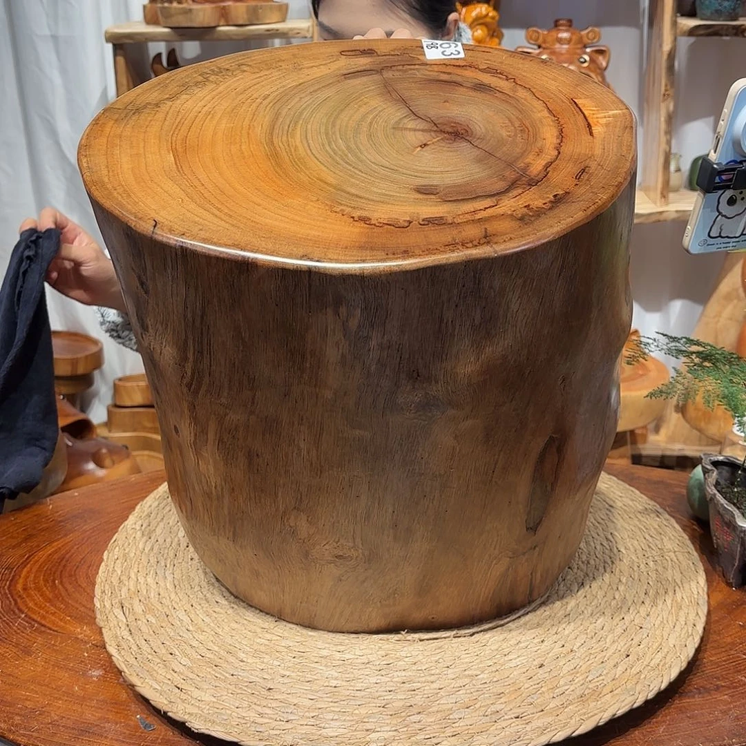 香樟木根雕凳子一物一拍编号463长40宽30高41