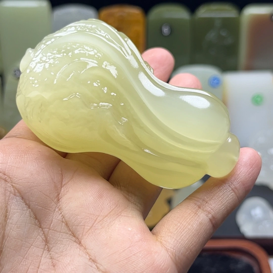 王***筑时尚潮流白菜手把件