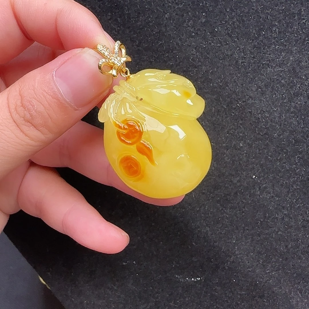 蜜蜡未镶嵌珠宝奇石