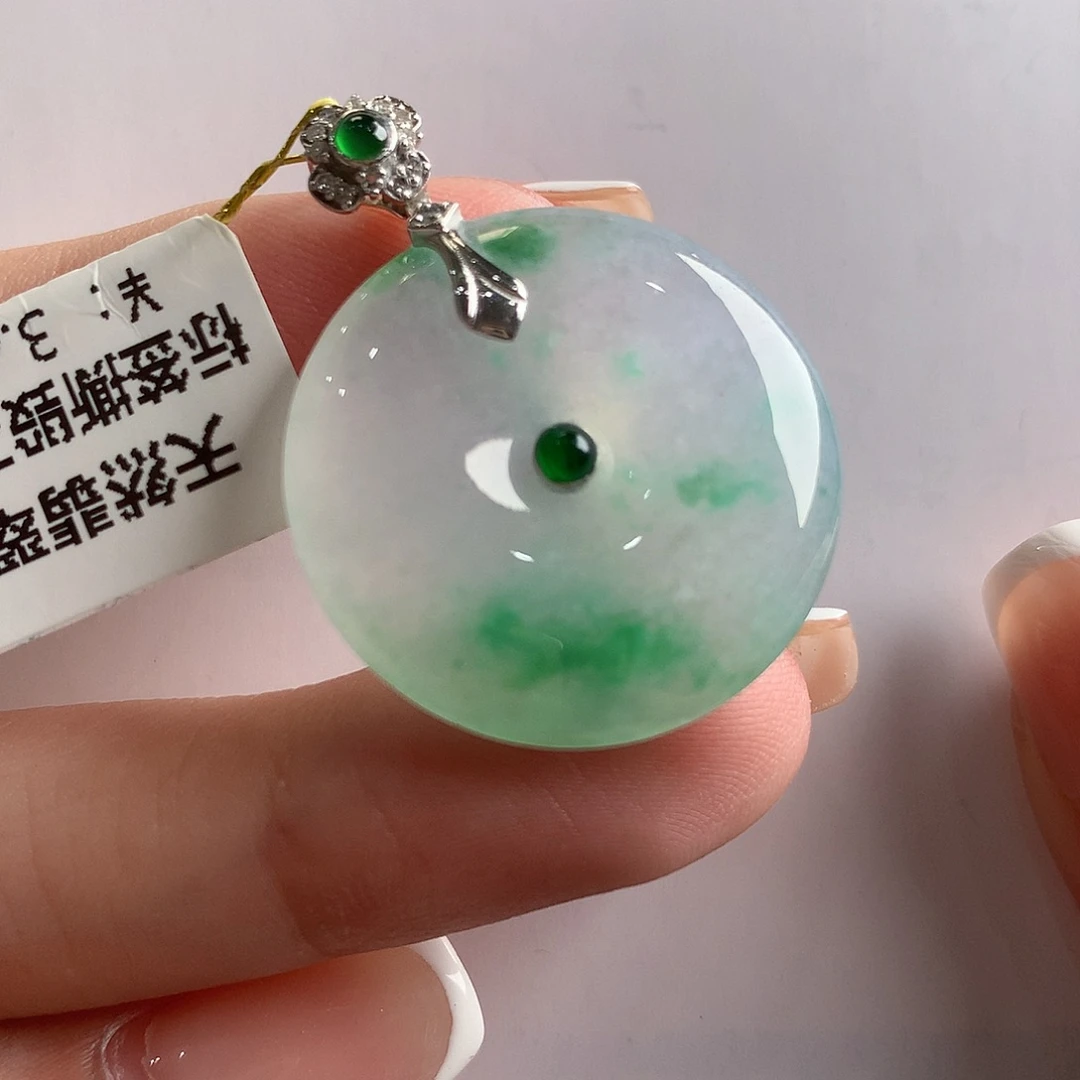 颈饰18K金镶嵌翡翠