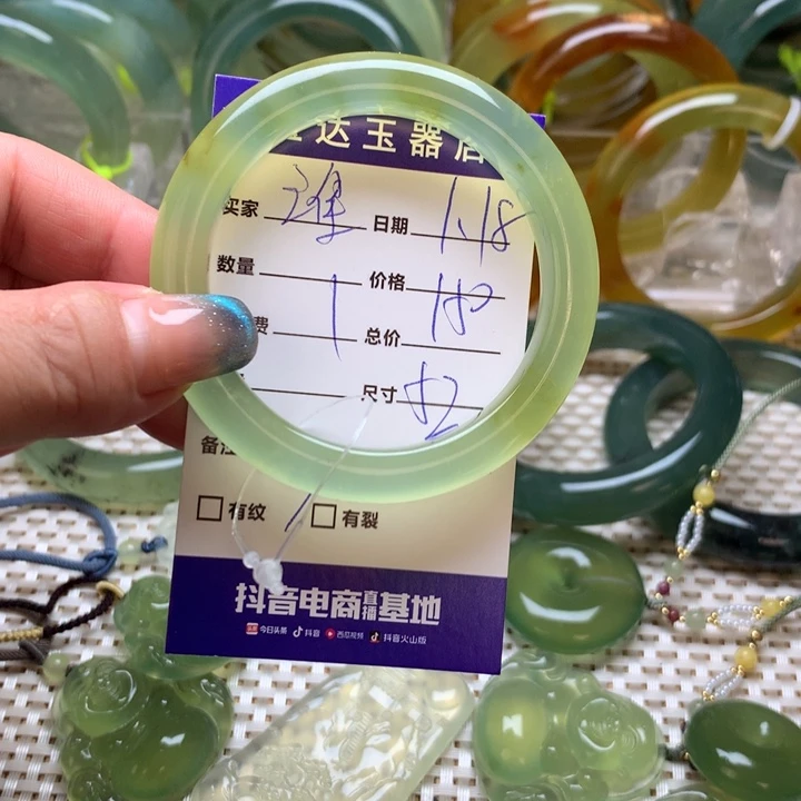 蛇纹石玉手镯未镶嵌谁***干