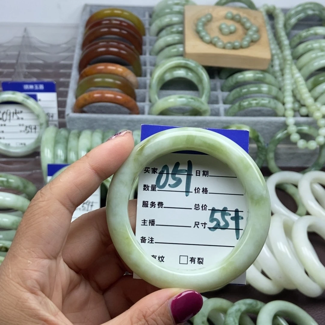 蛇纹石玉未镶嵌手镯