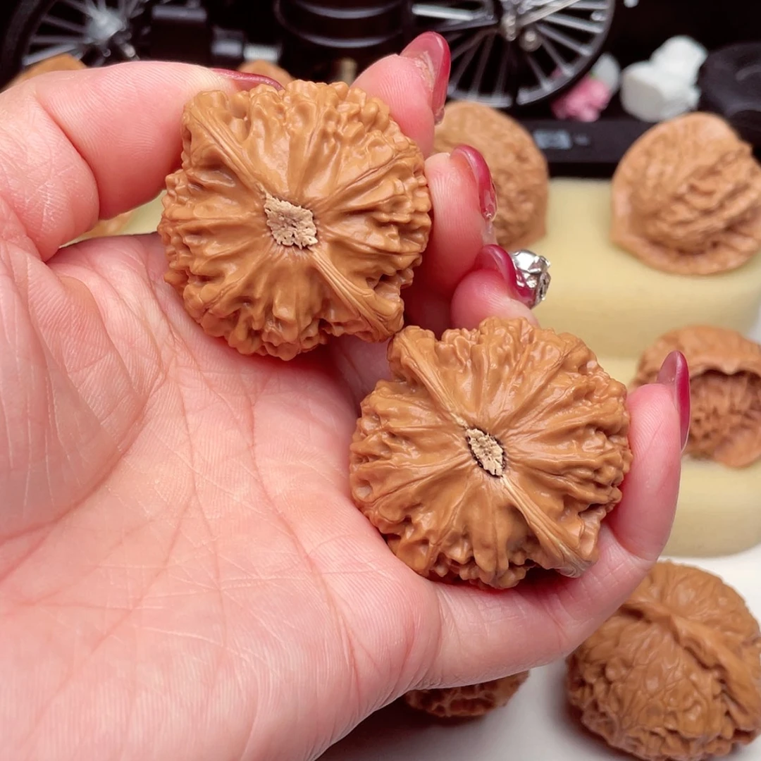 【闪购商品】吊坠桃核衣****发宫灯44尺已打底