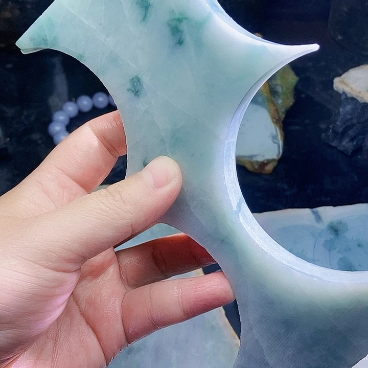 翡翠未镶嵌颈饰毛料48
