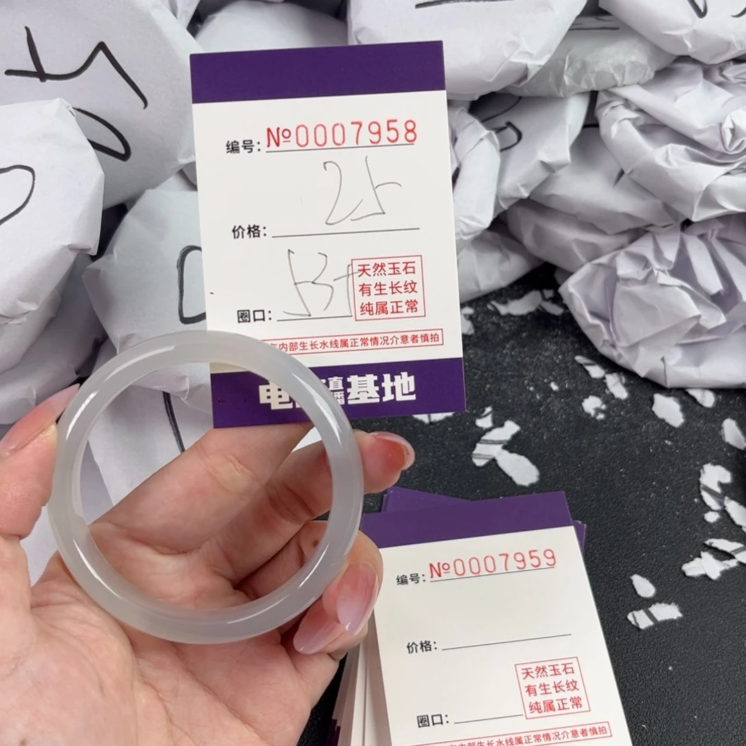 玛瑙/玉髓手镯未镶嵌7958