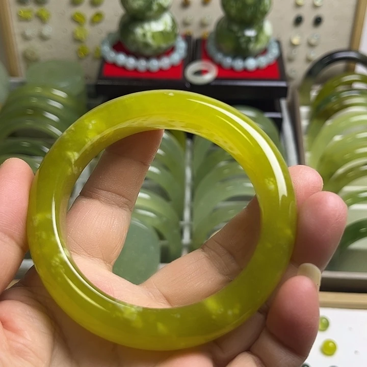 未镶嵌蛇纹石玉吊坠(不含链)