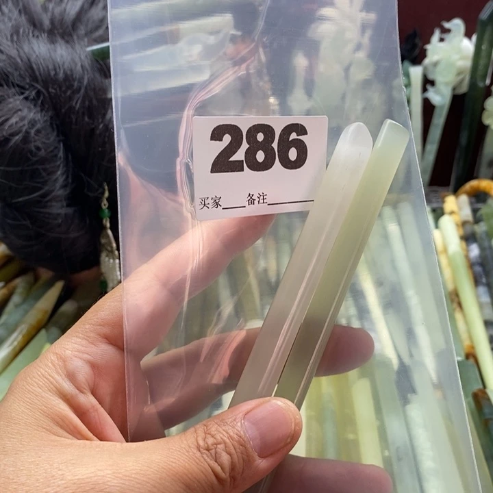 弈***雨合金蛇纹石玉颈饰