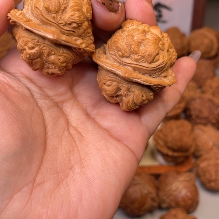 幺***玖文玩核桃吊坠蛤蟆头雕刻的金蟾