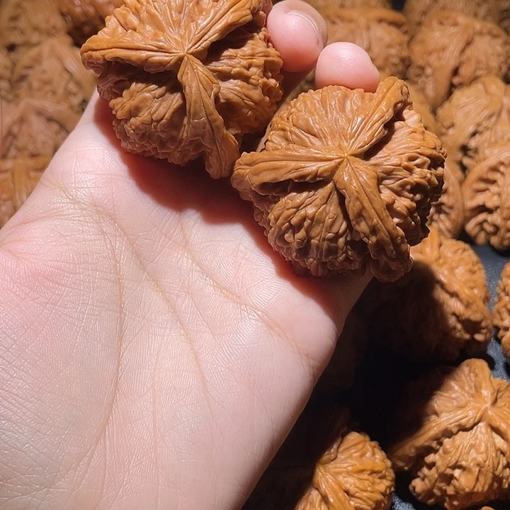 夕***拾文玩核桃吊坠小妹三棱