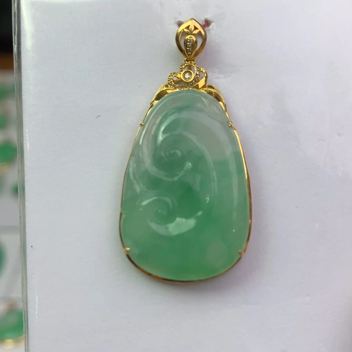 翡翠18K金镶嵌颈饰翡翠