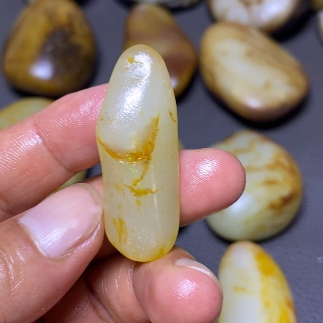 未镶嵌和田玉（糖玉）挂件