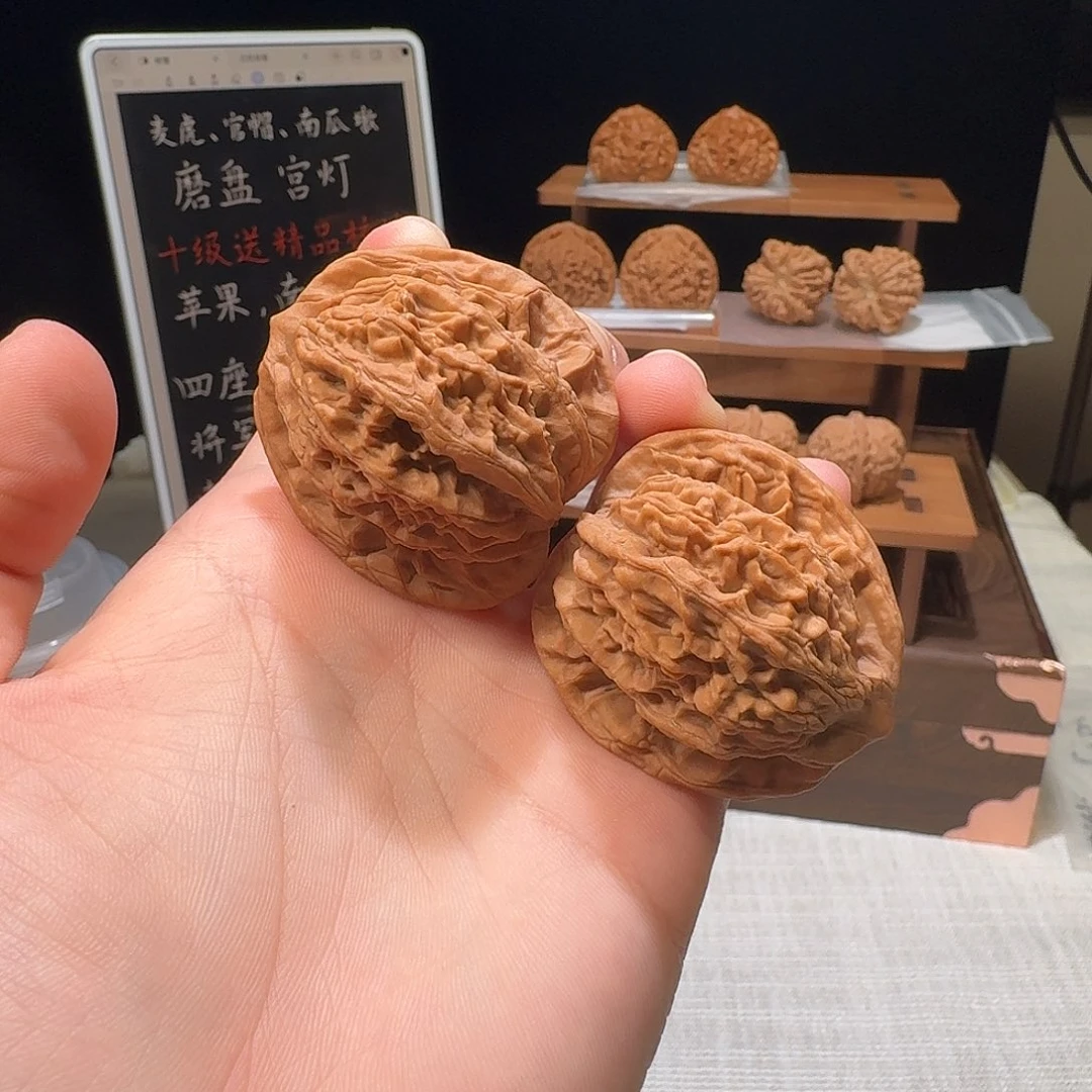 文玩核桃吊坠42.5 麦穗虎头