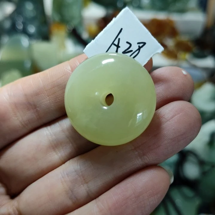 岫玉未镶嵌平安扣