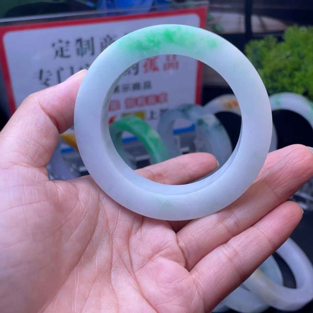 菲***姐定制翡翠未镶嵌缅A翡翠多样性发一