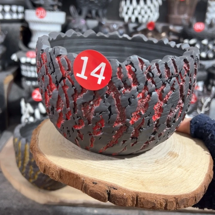 紫砂花盆瑕疵，内口13-13.6外高10.2