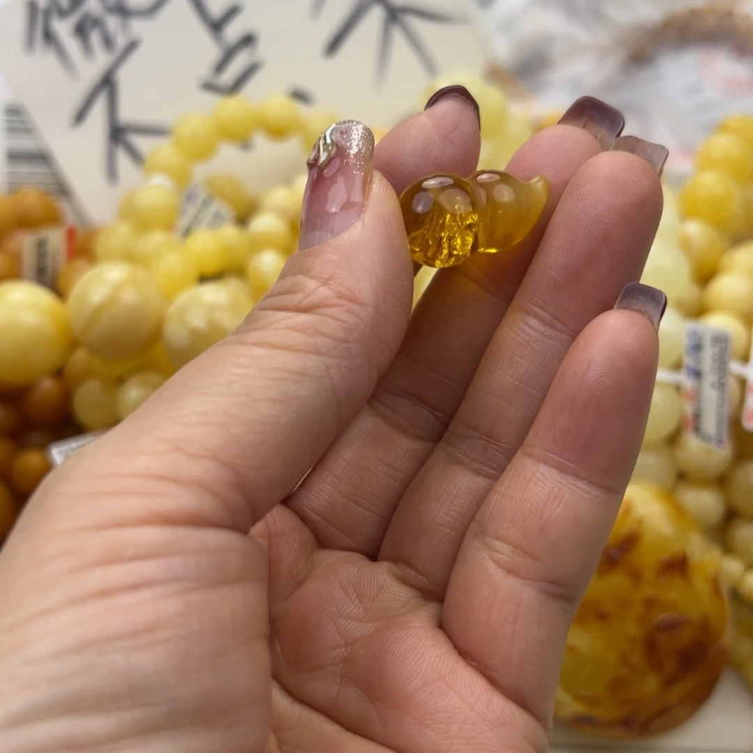 琥珀珠宝奇石未镶嵌