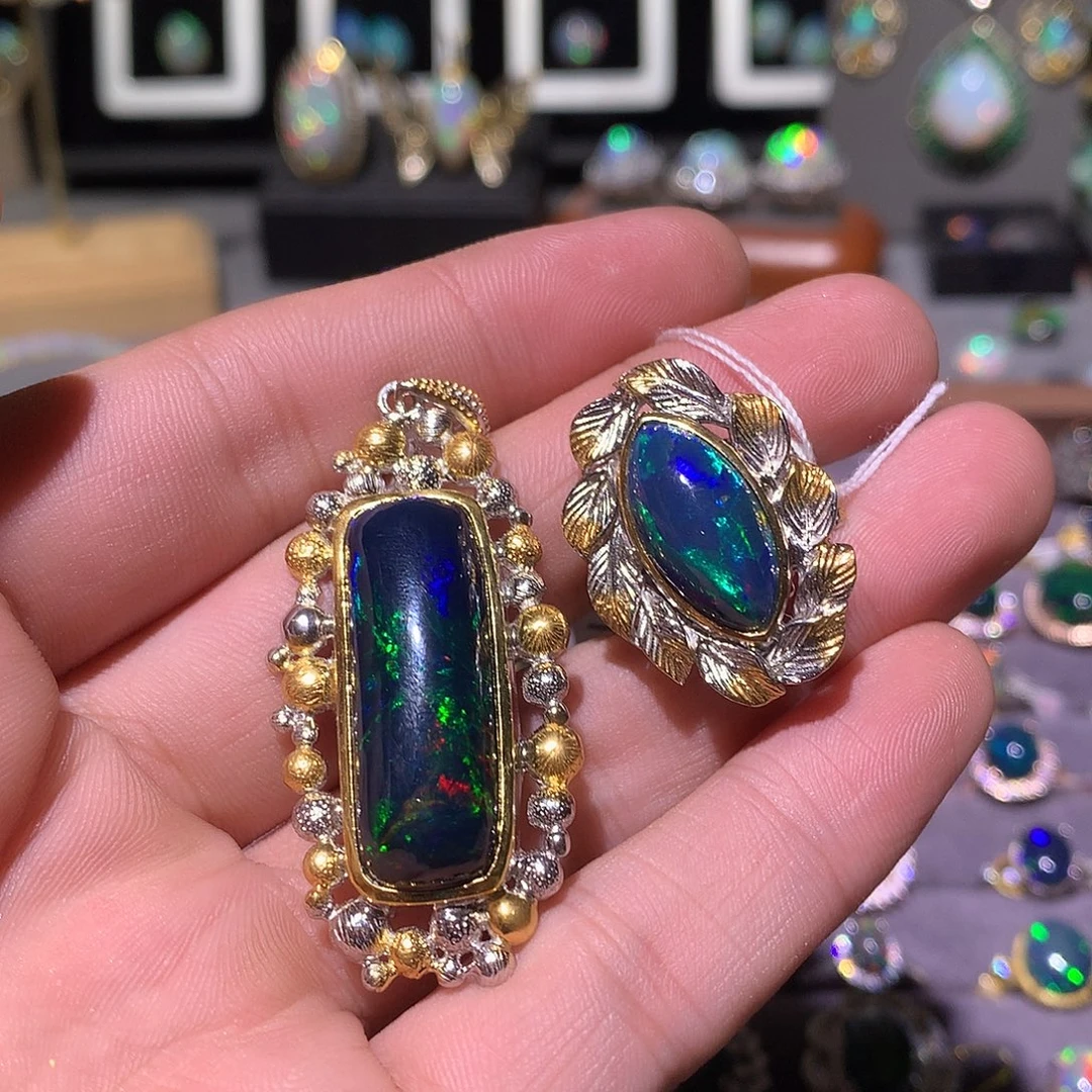 萱***y欧泊银S925镶嵌欧泊耳钉