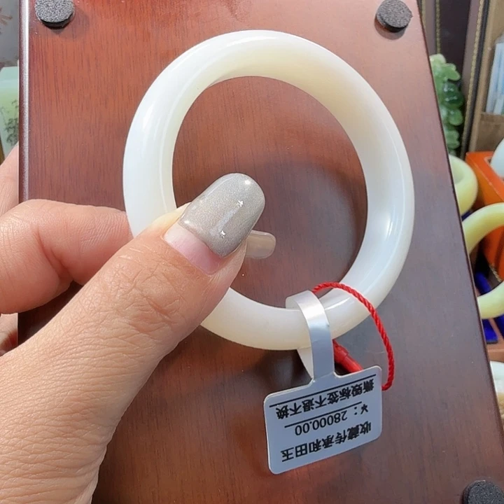 余***x和田玉未镶嵌颈饰