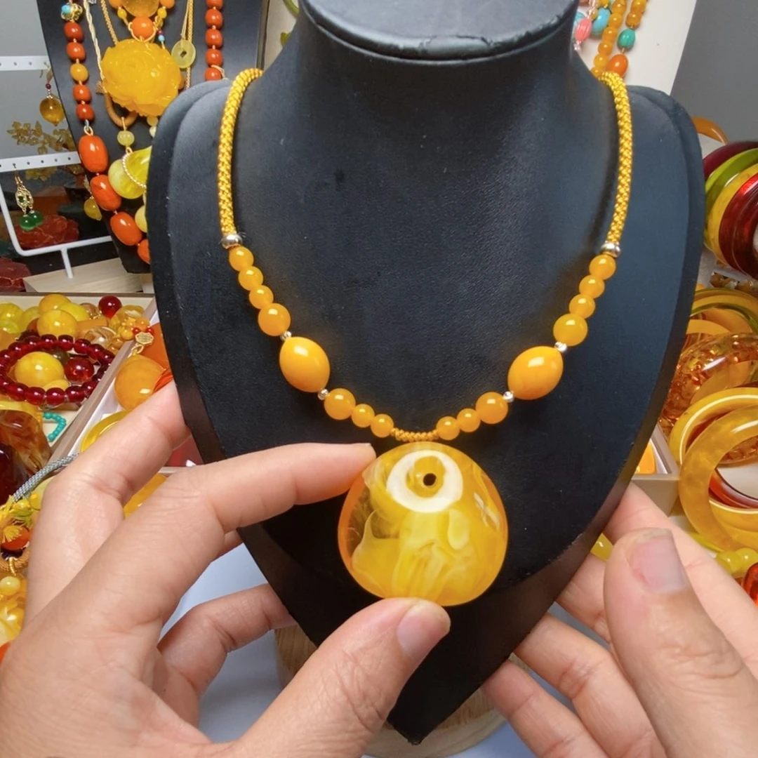 精美吊坠项链搭配