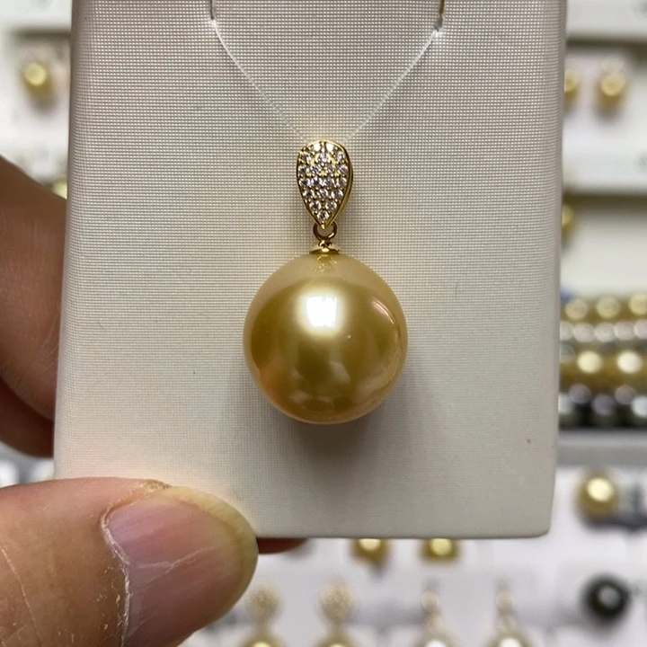 18K金镶嵌海水珍珠金珠吊坠