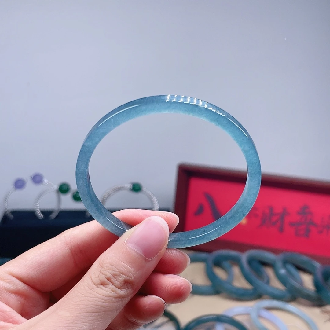 翡翠手镯未镶嵌翡翠手镯
